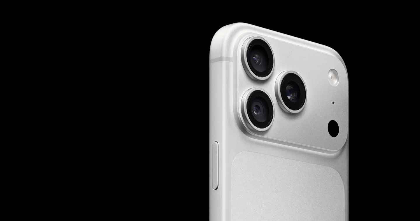 iPhone 18 Pro v barvě Stříbrná, detail fotoaparátů