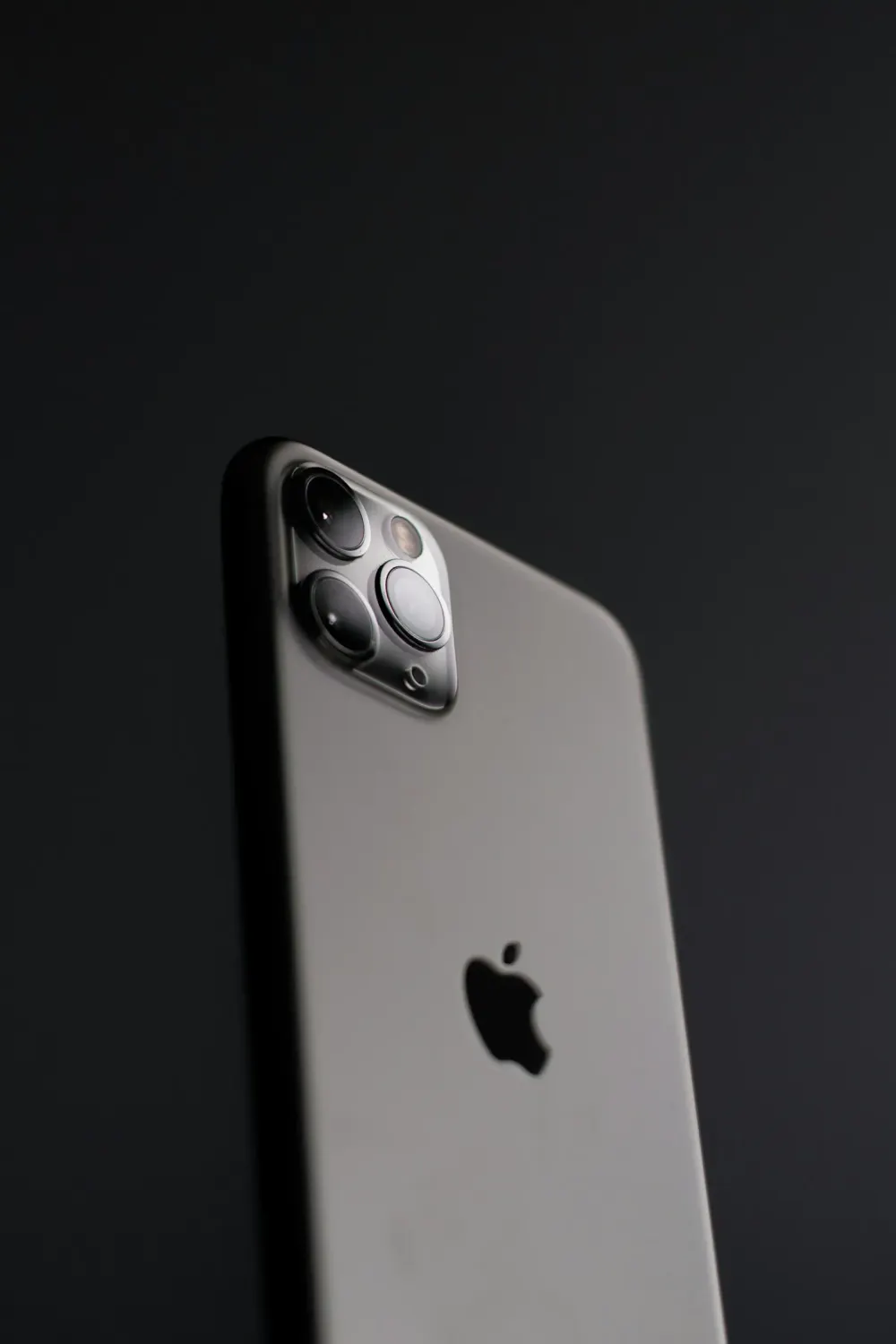 Jak vybrat zánovní iPhone v roce 2026 — kompletní průvodce